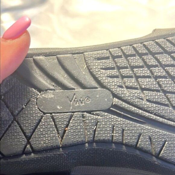 Yuu Devan Black Women's Sandals - Size 8 1/2 - Picture 4 of 8